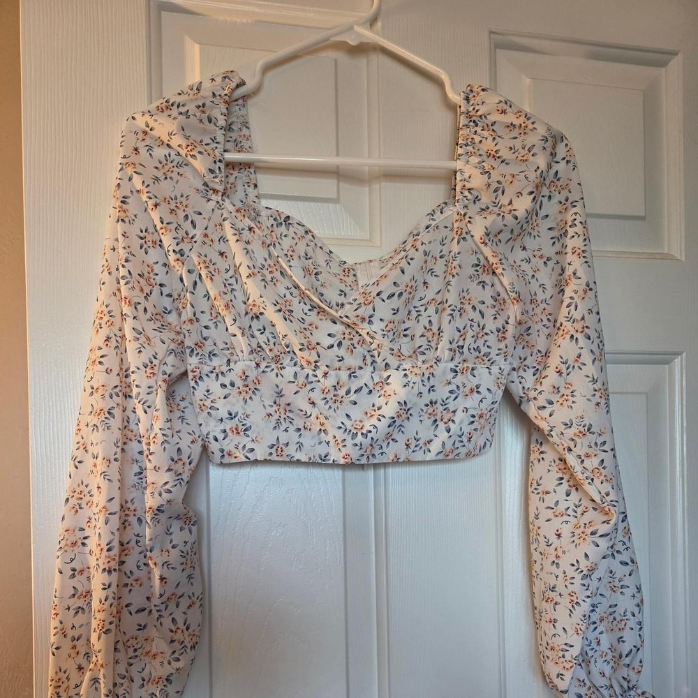 White floral crop blouse w/ small orange and‎ blue flowers, w/poof sleeves